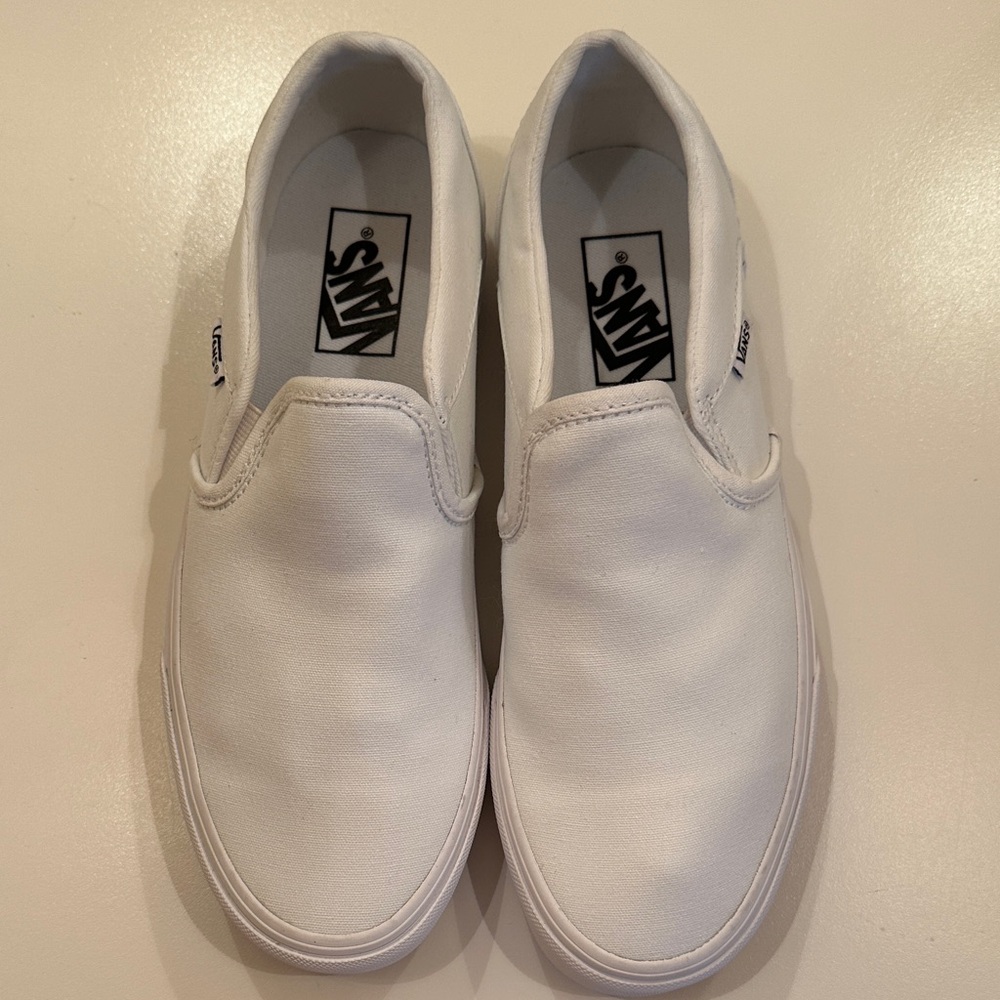 New Vans women’s Classic White Slip-On Sneakers. Size 8.5.